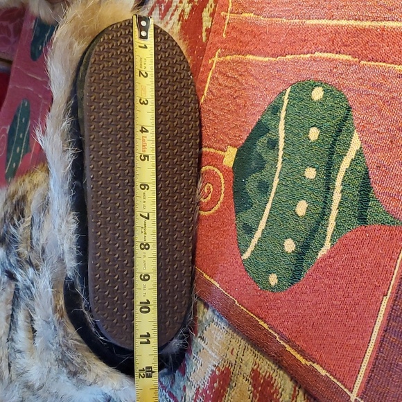 Inuit Authentic Wolf Fur Boots - Picture 14 of 16